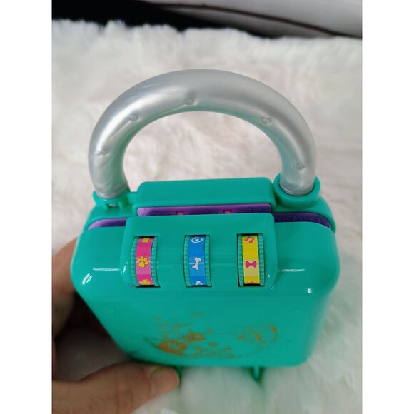 Shopkins Lil Secrets pretty paws pet salon locket lil gems & extra person toy - Picture 7 of 8